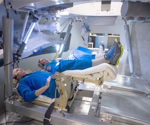 astronauts-rick-linnehan-and-mike-forema