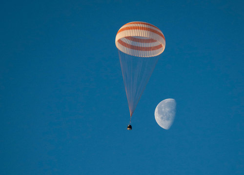 soyuz_return_iss_031215_945.thumb.jpg.54
