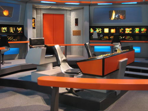 59c95e824d4e5_USS_Defiant_(NCC-1764)_bridge_behind-the-scenes.thumb.jpg.3a5edcb403a7f1d91430bbbf0479d199.jpg