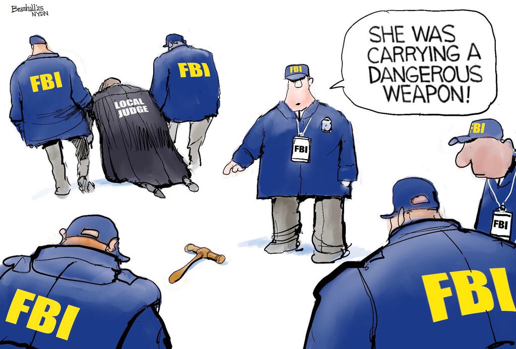 judge.thumb.jpg.dcf19a7ba4e2408789f3261f4f80814b.jpg