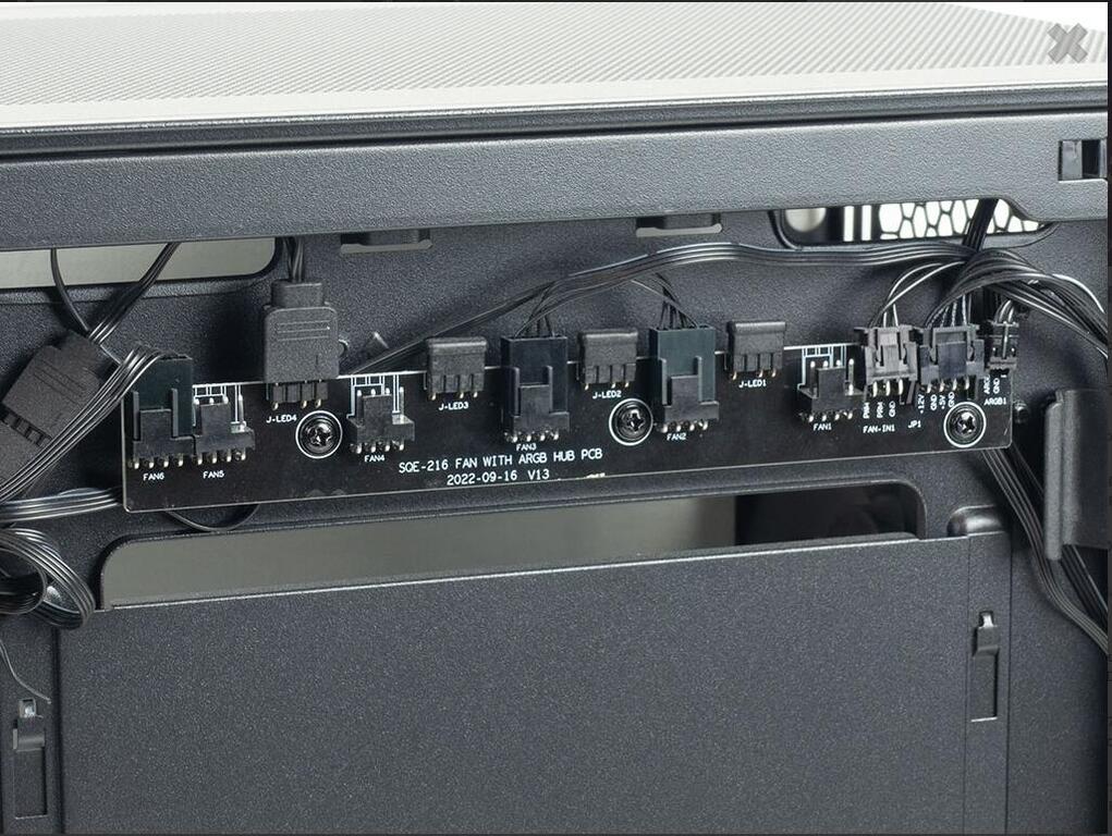 Lancool 216 ARGB & Fan Hub.jpg