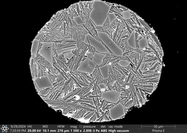 olivine-moon.jpg.5261069c05b744028794b55f0781ad84.jpg