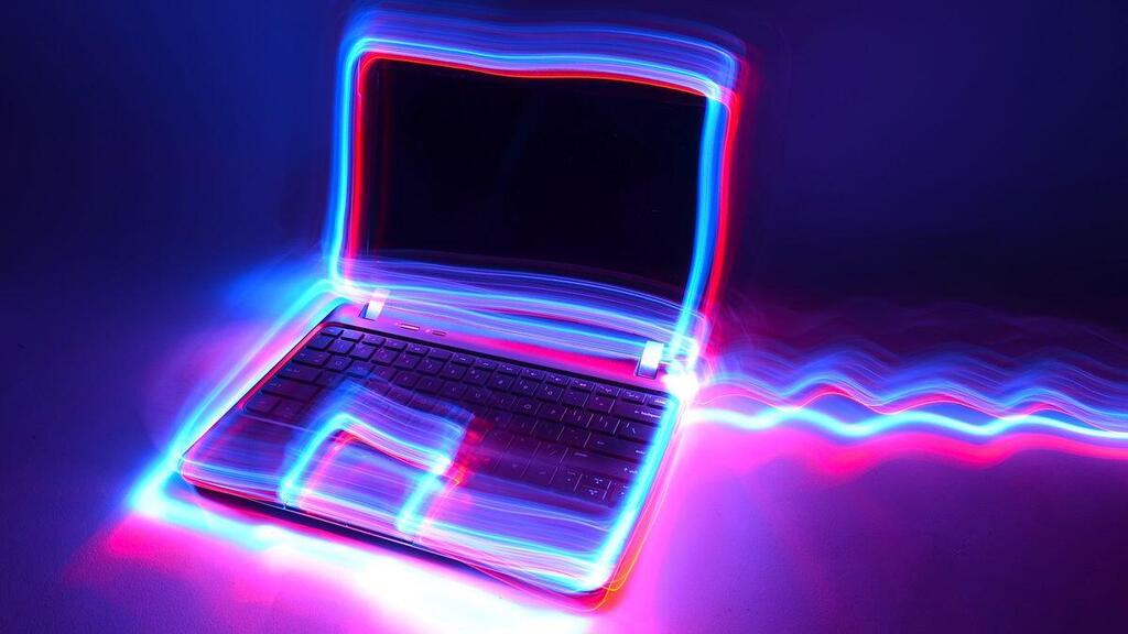 quantum-laptop.thumb.jpg.c0119e98b58ef584b449f5fe7bf4998f.jpg