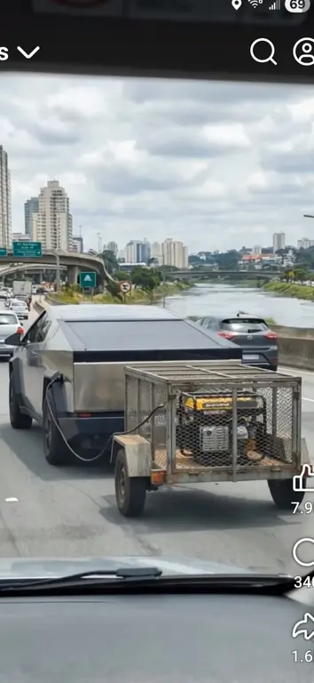 Cybertruck.thumb.webp.0126d674577c409722b297c1c3962336.webp