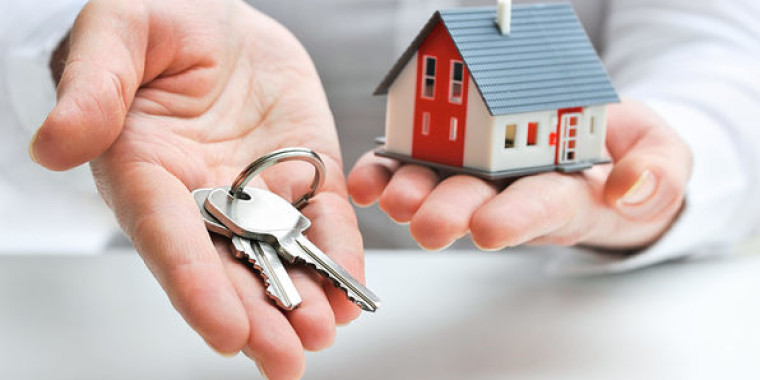 keys and a miniature house 