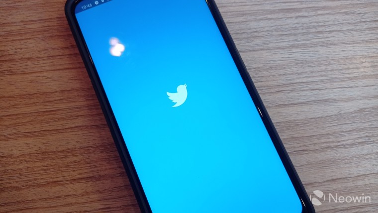 Twitter splash screen on an Android smartphone