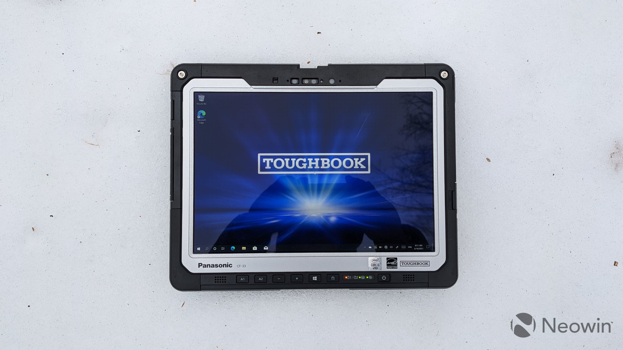 Panasonic TOUGHBOOK 33 display on snow