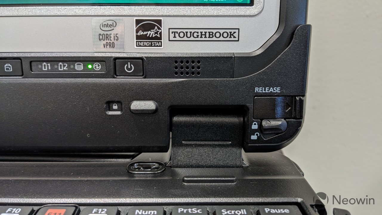 Release switch on Panasonic TOUGHBOOK 33