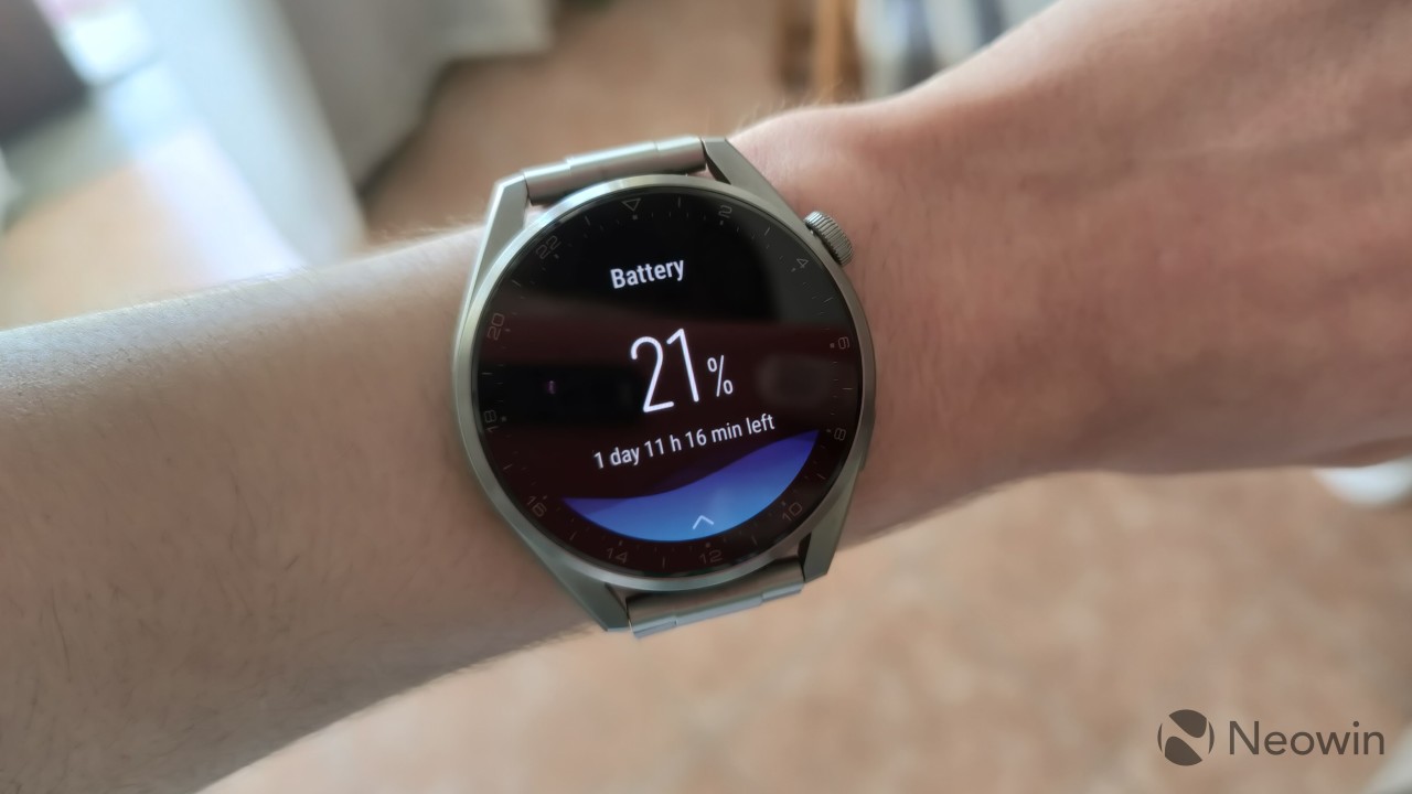 Battery information screen on the Huawei Watch 3 Pro indicating 21 battery left