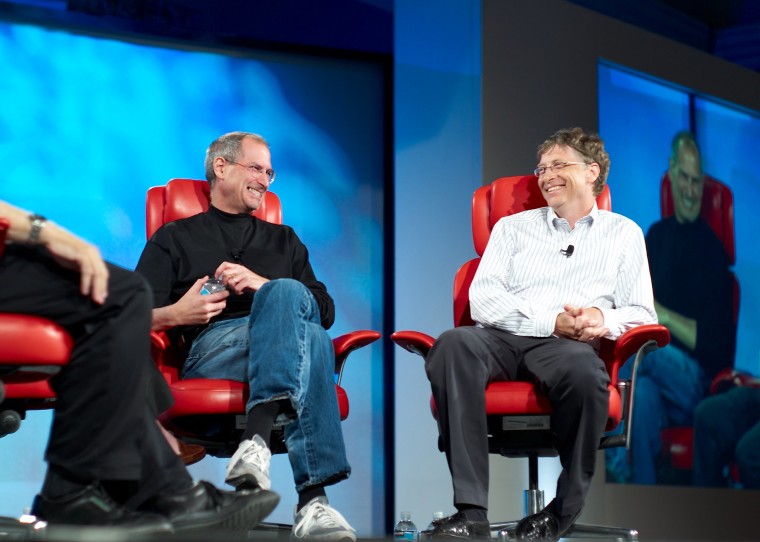 Steve Jobs sitting with bill gates