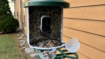 Photo of the front of the Harymor Smart Bird Feeder