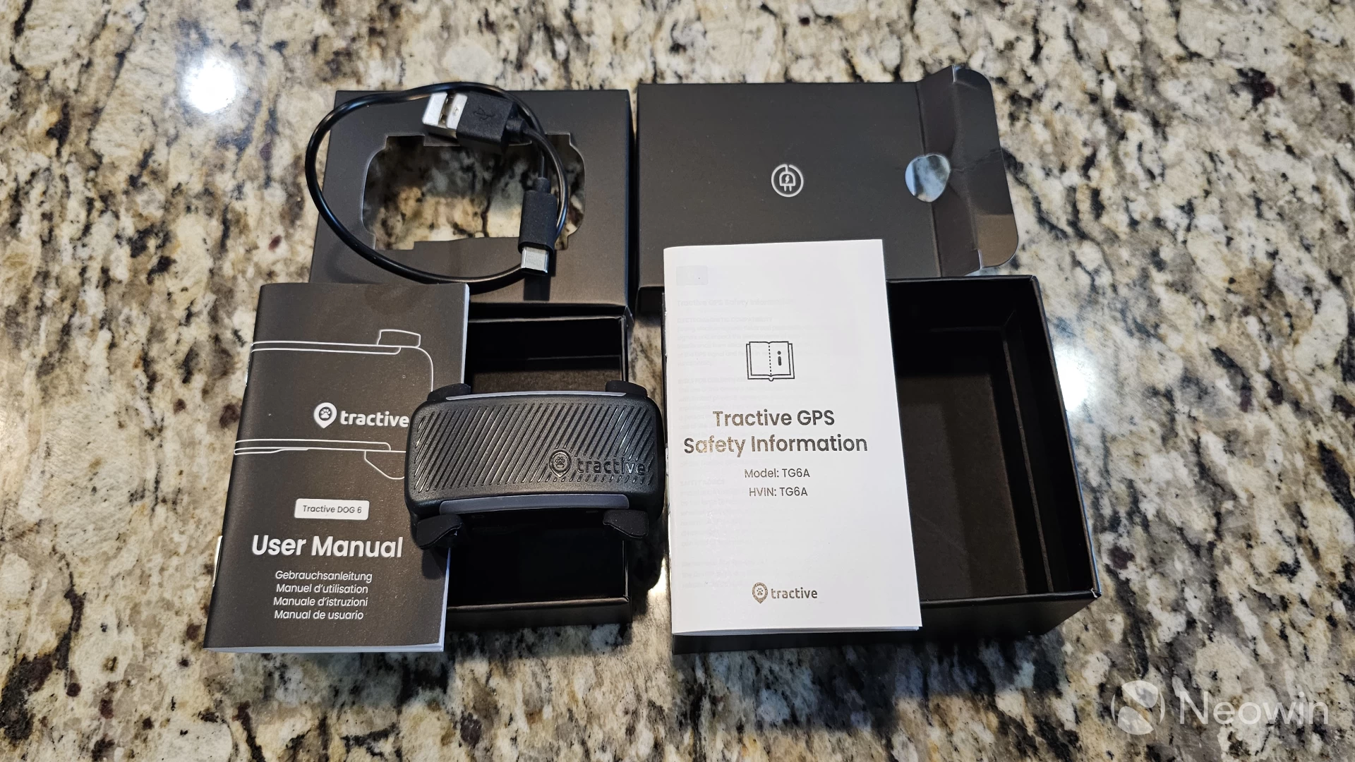 Photo of Tractive and the accessories it includes