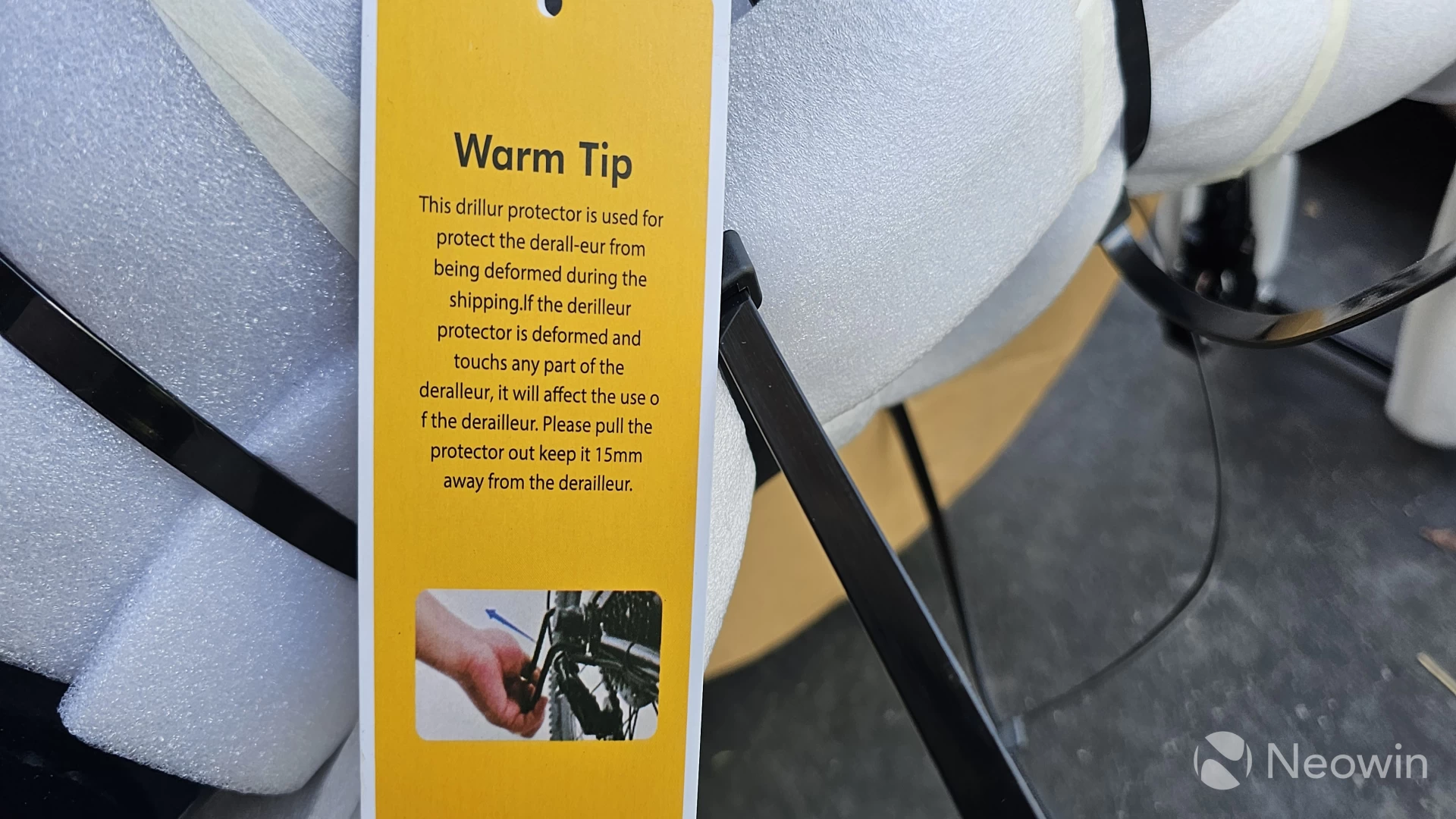 Photo of a warning tag on the LE20