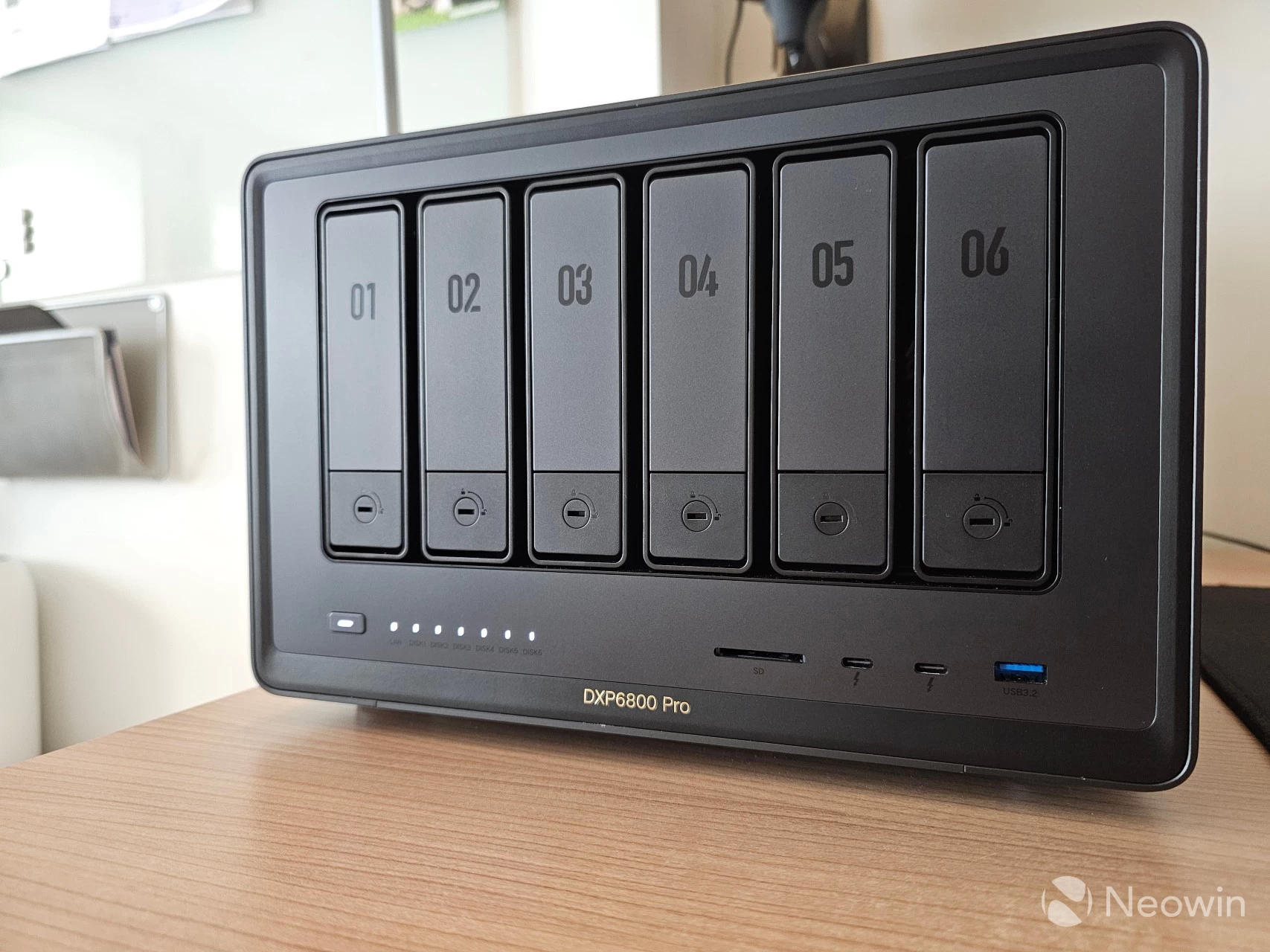 UGREEN NASync DXP6800 Pro【新品・未開封】 UGREEN NASync DXP6800 Pro : Dual 10GbE, 160TB NAS Storage