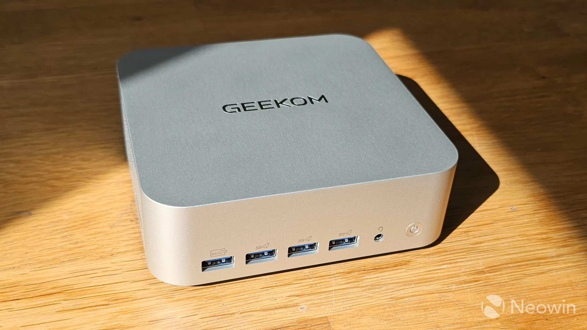 Geekom A9 Max AI Mini PC - Thumbnail 5