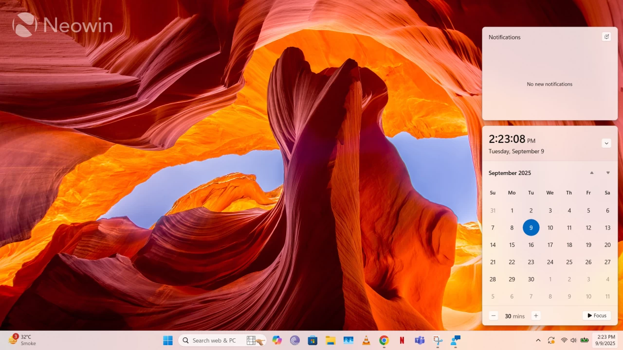 A screenshot showing the seconds precision in Windows 11 Taskbar flyout