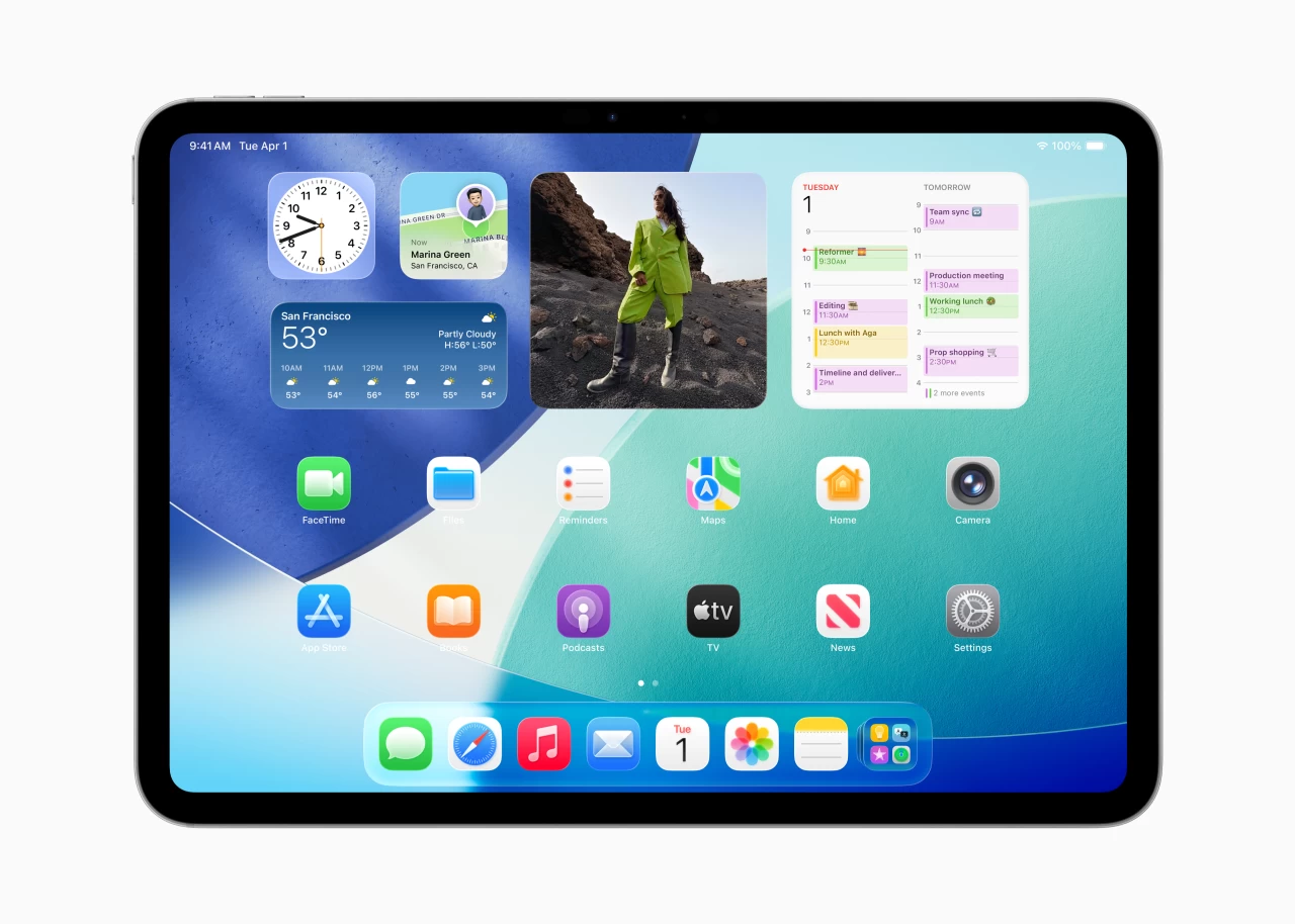 iPadOS 26 Home Screen with Liquid Glass