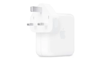 Apple ने बॉक्समधून चार्जर काढून MacBook Pro वापरकर्त्यांना आश्चर्यचकित केले Apple ने बॉक्समधून चार्जर काढून MacBook Pro वापरकर्त्यांना आश्चर्यचकित केले