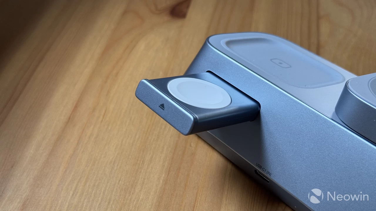 The UGREEN MagFlow 3-in-1 charging station