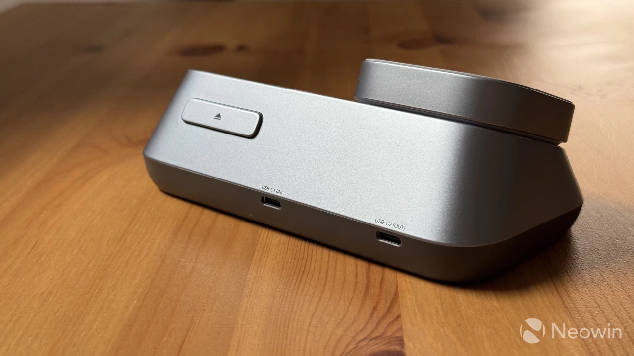 The UGREEN MagFlow 3-in-1 charging station