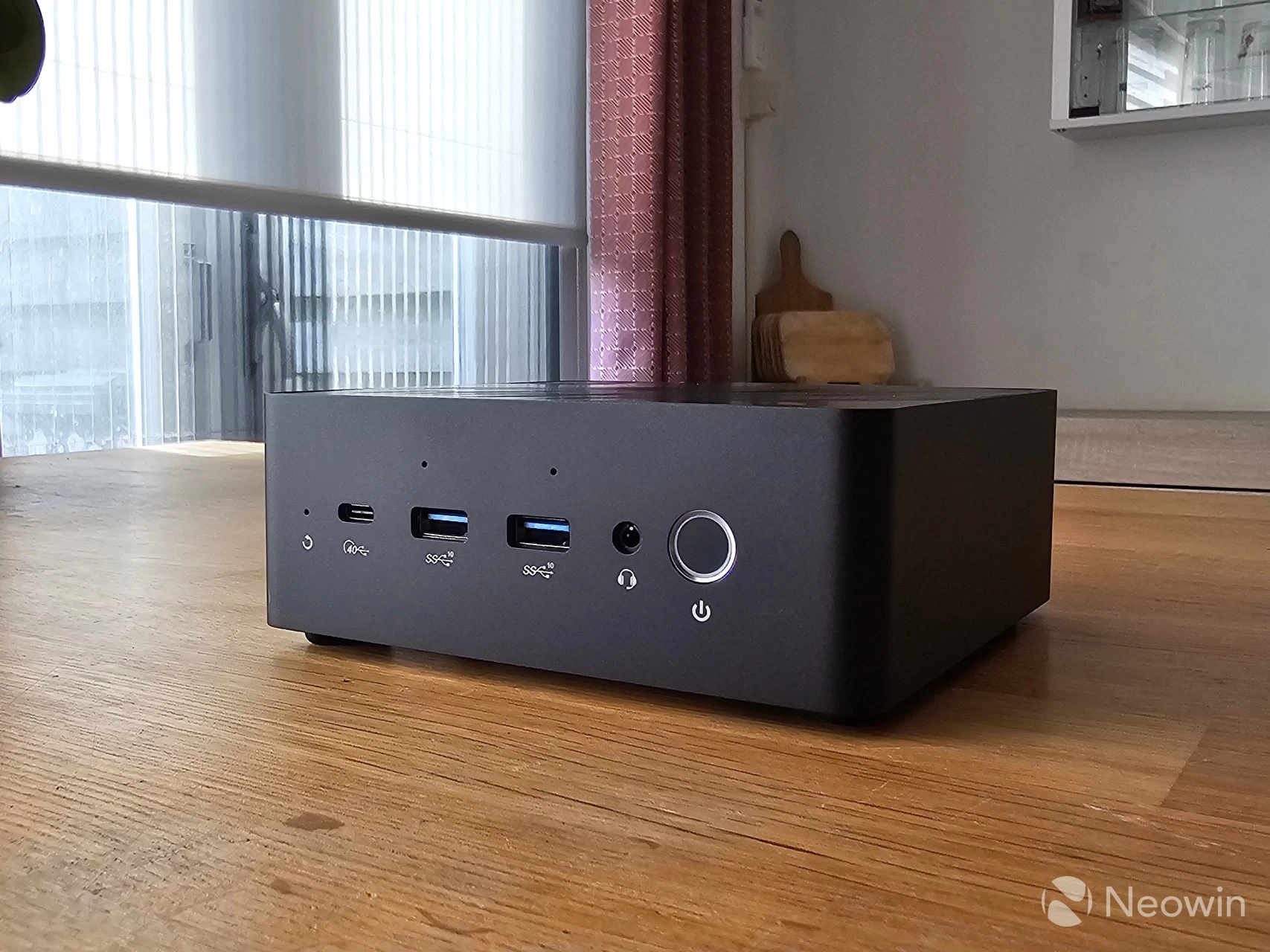 Minix ER937-AI Mini PC