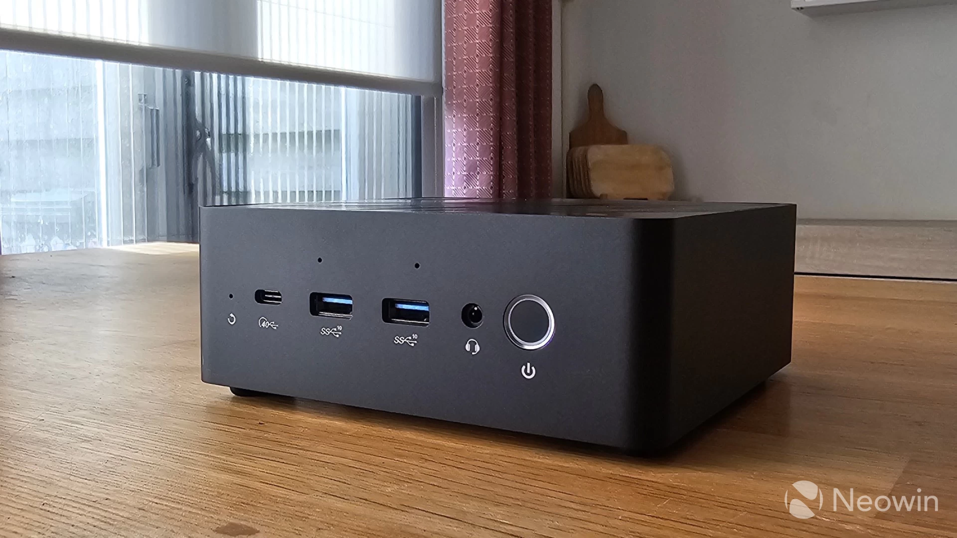 Minix ER937-AI Mini PC