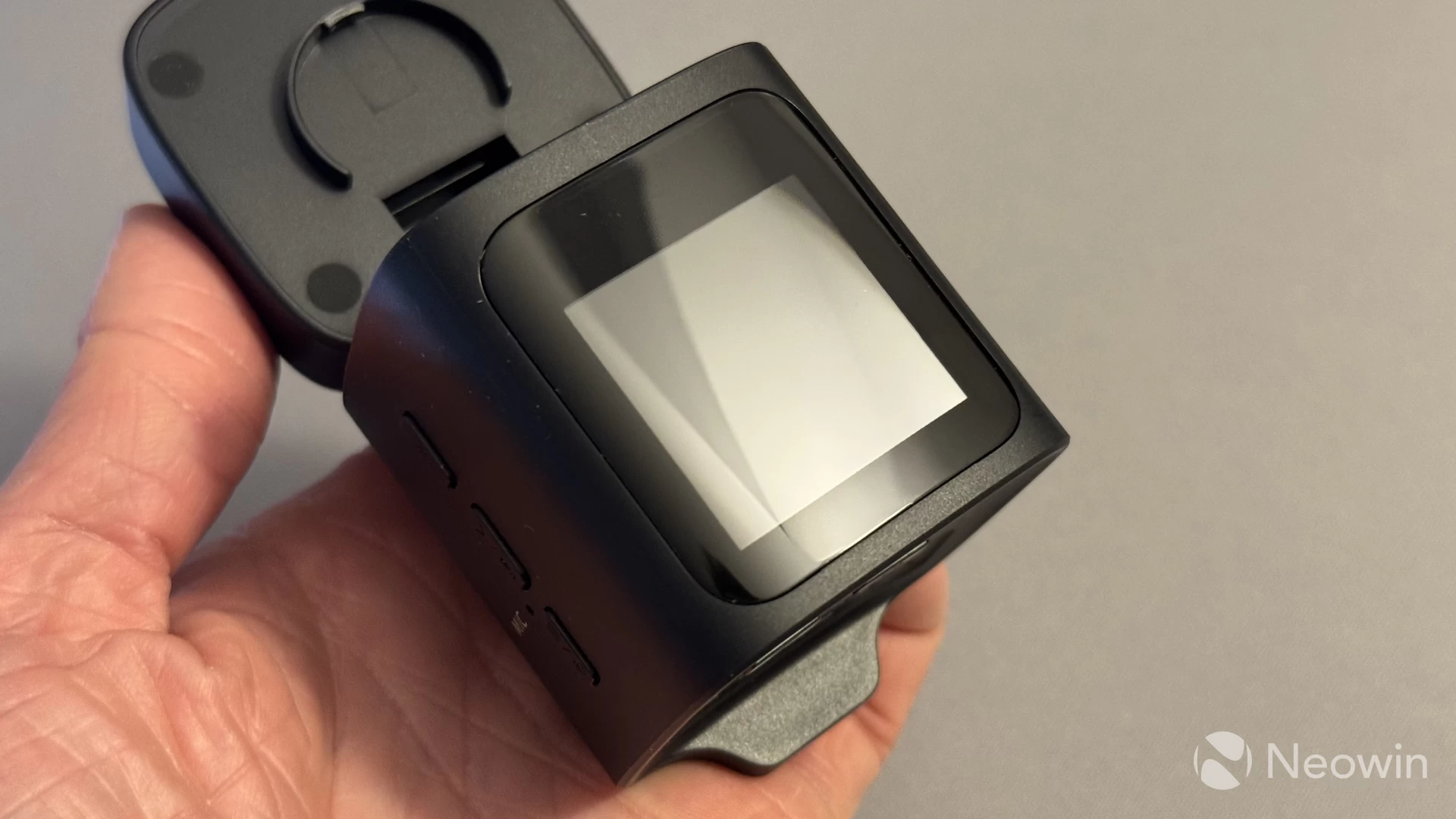The Baseus VD1 Pro dash cam