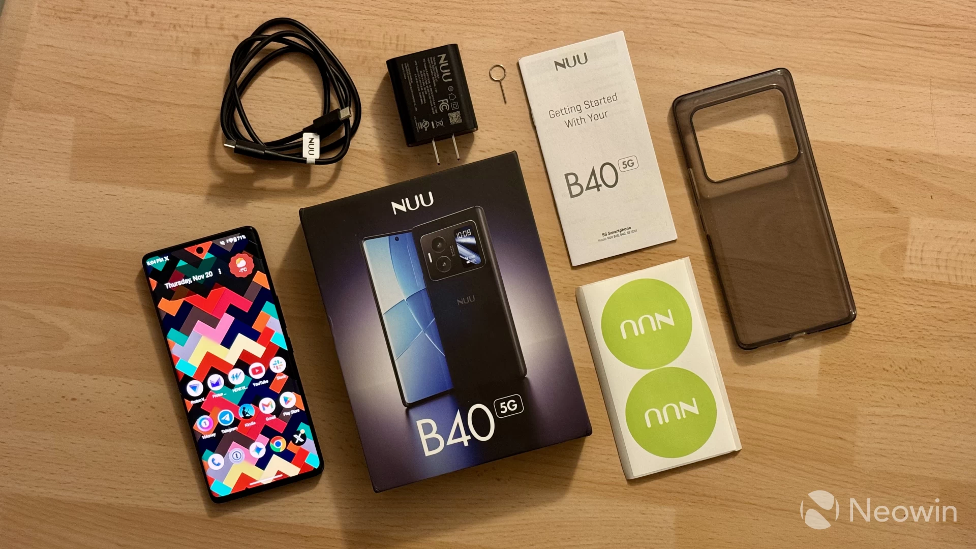 The NUU B40 5G phone and its bundled accessories