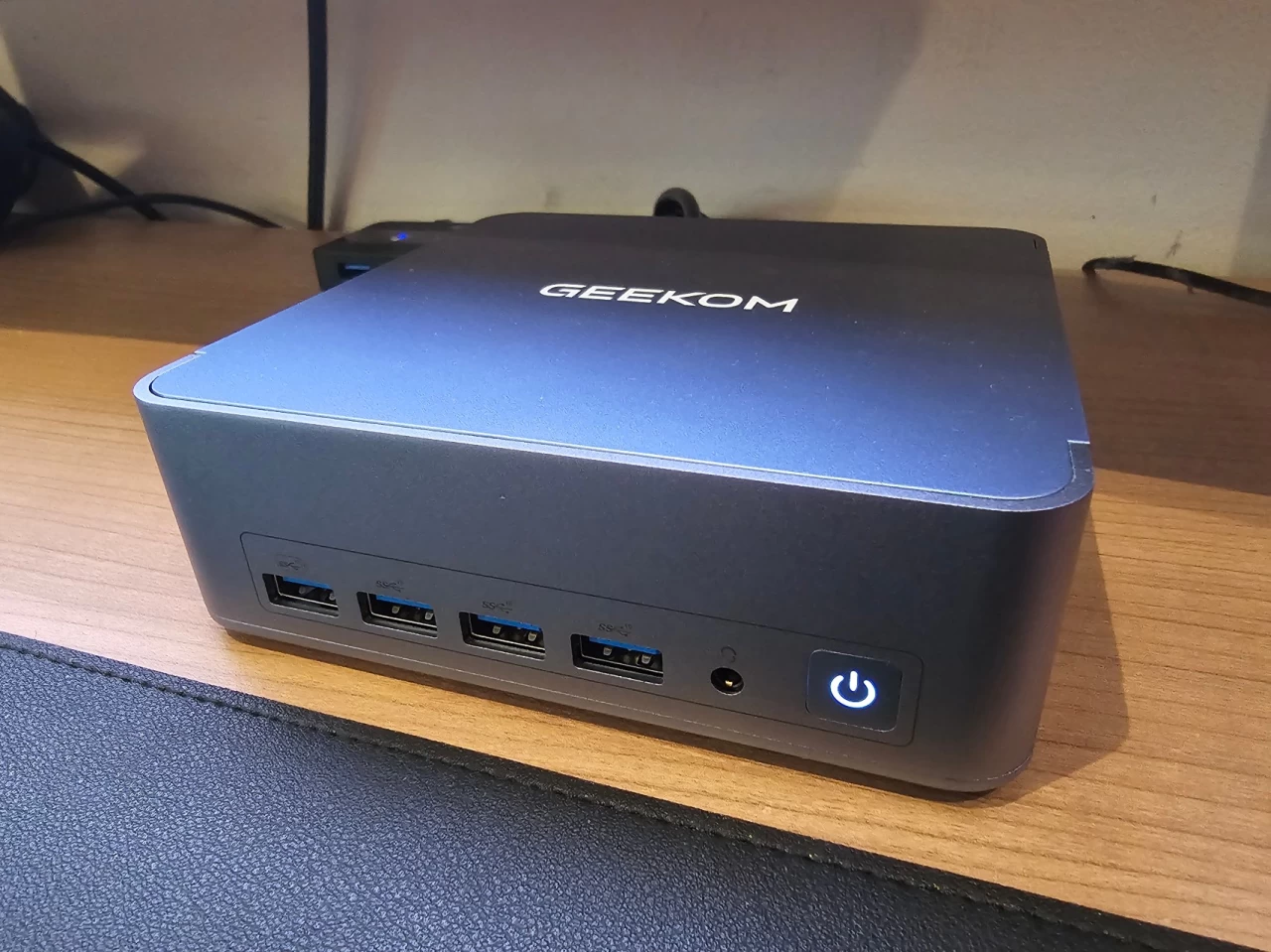 Review: GEEKOM AX8 Max with 32GB of DDR5, and 1TB storage for only $500? Yep!