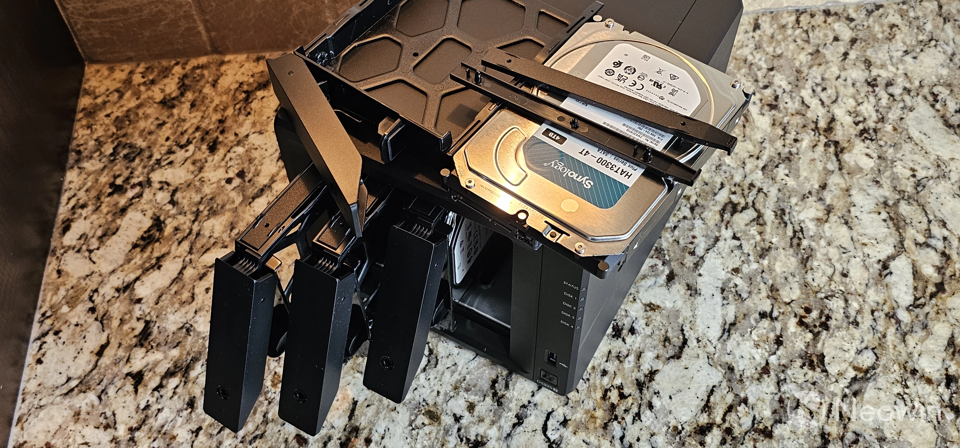 Synology DS925+ review: A look after backtracking on locking out unapproved  drives - Neowin
