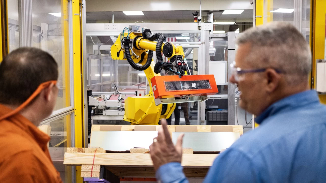 Apple partnership with Corning to make iPhone cover glass in the US