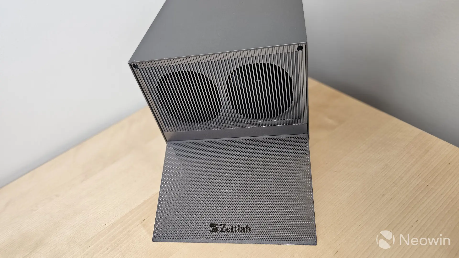 Photograph of the back of the Zettlab D4 with the dust cover in front not connected