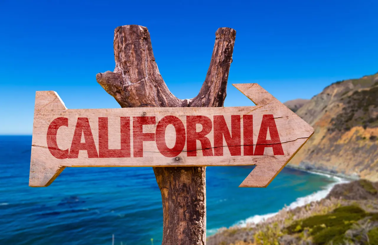 A sign pointing to California