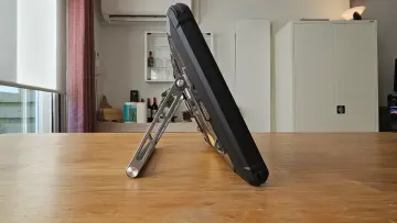Oukitel RT8 left side