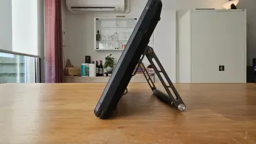Oukitel RT8 right side