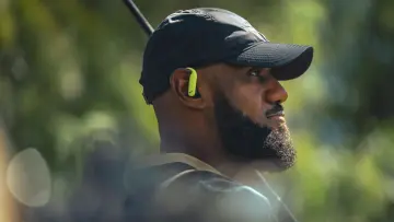 Nike PowerBeats Pro 2 ft LeBron James