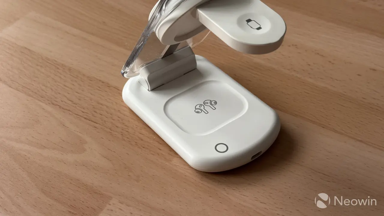 The Mukiya 3-in-1 charger