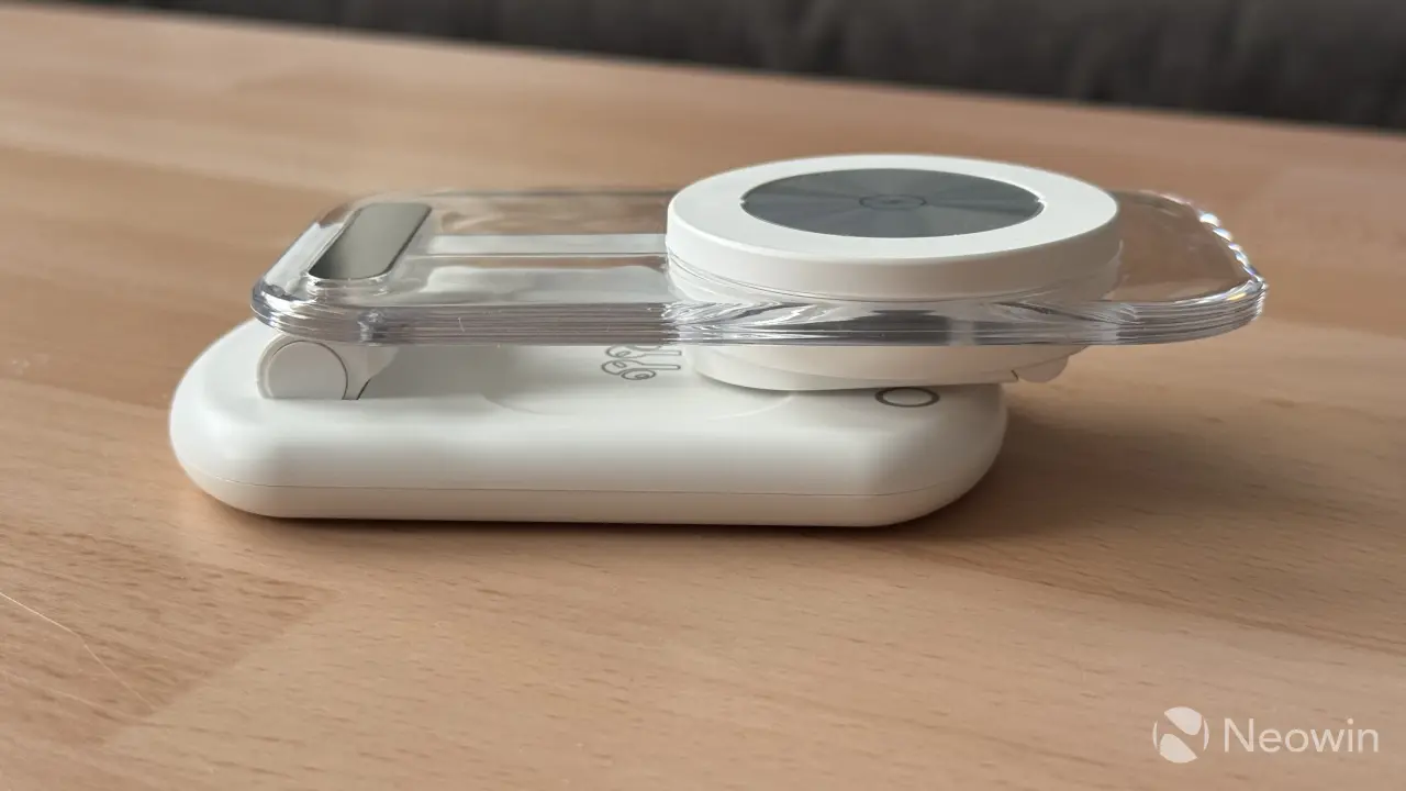 The Mukiya 3-in-1 charger