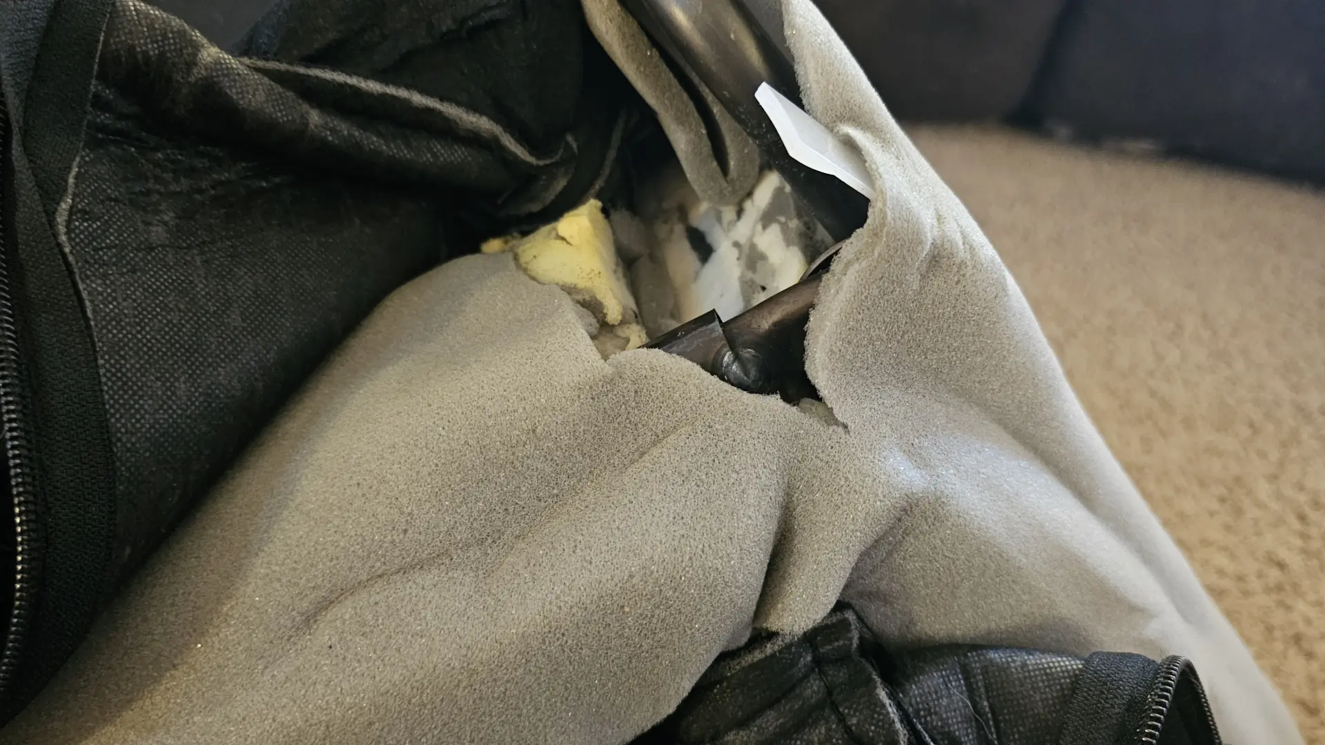 Photo showing the GCP-10A floor gaming chair unzipped exposing the steel interior and the foam