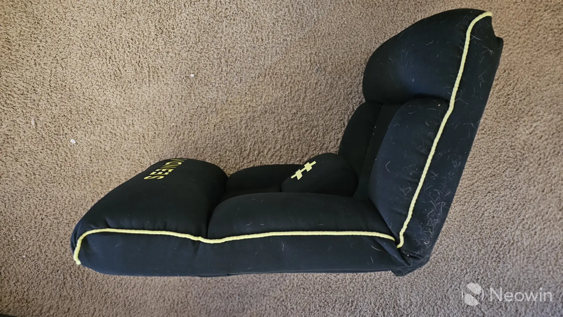 Photo of the Seenda GCP-10A floor gaming cahir laying on its side in a reclined position with lumbar