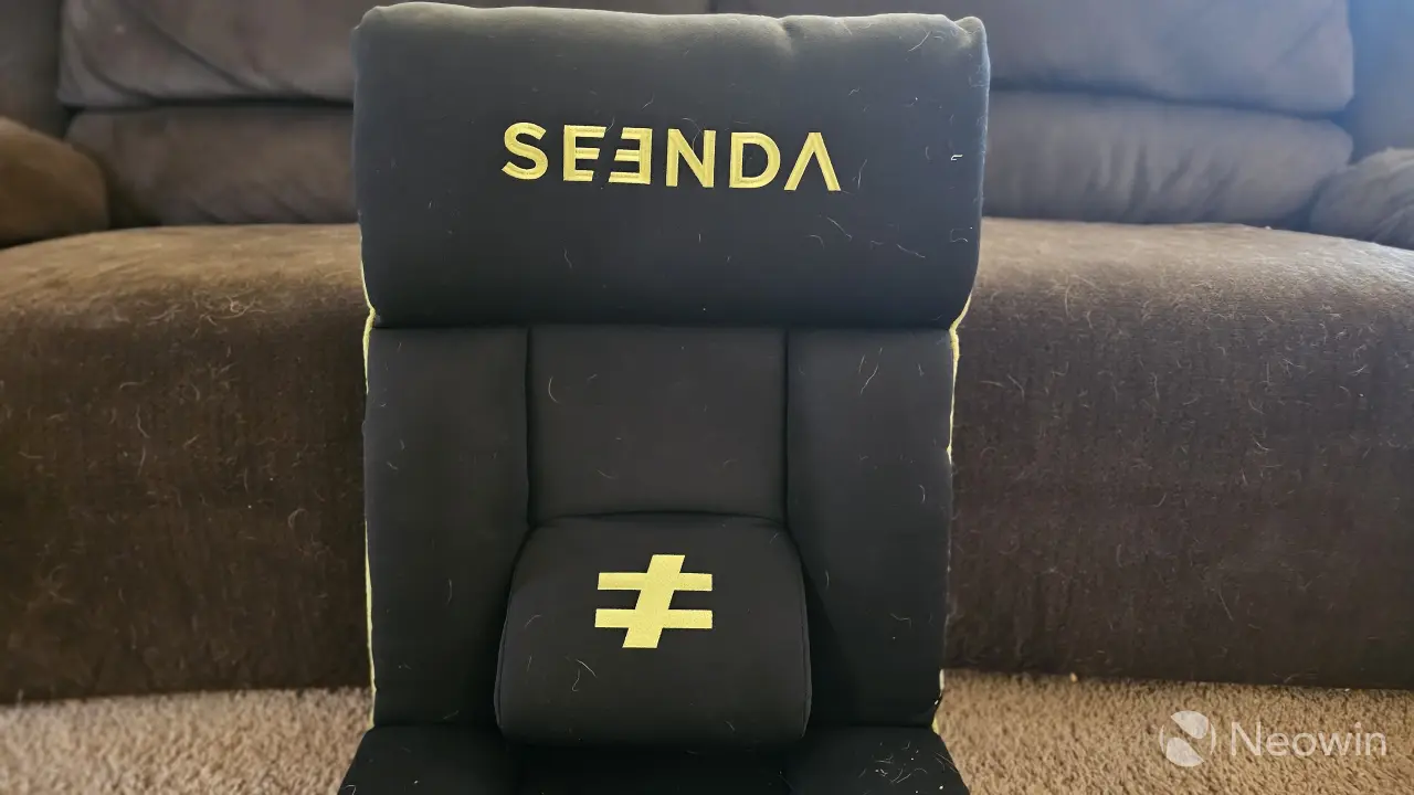 Trying to game on the floor again with the Seenda GCP-10A Gaming Chair