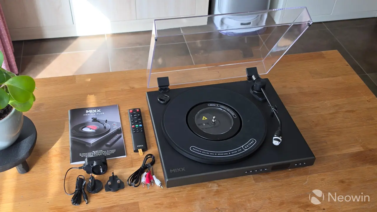 मिक्स एनालॉग प्लस रेकॉर्ड आणि सीडी प्लेयर