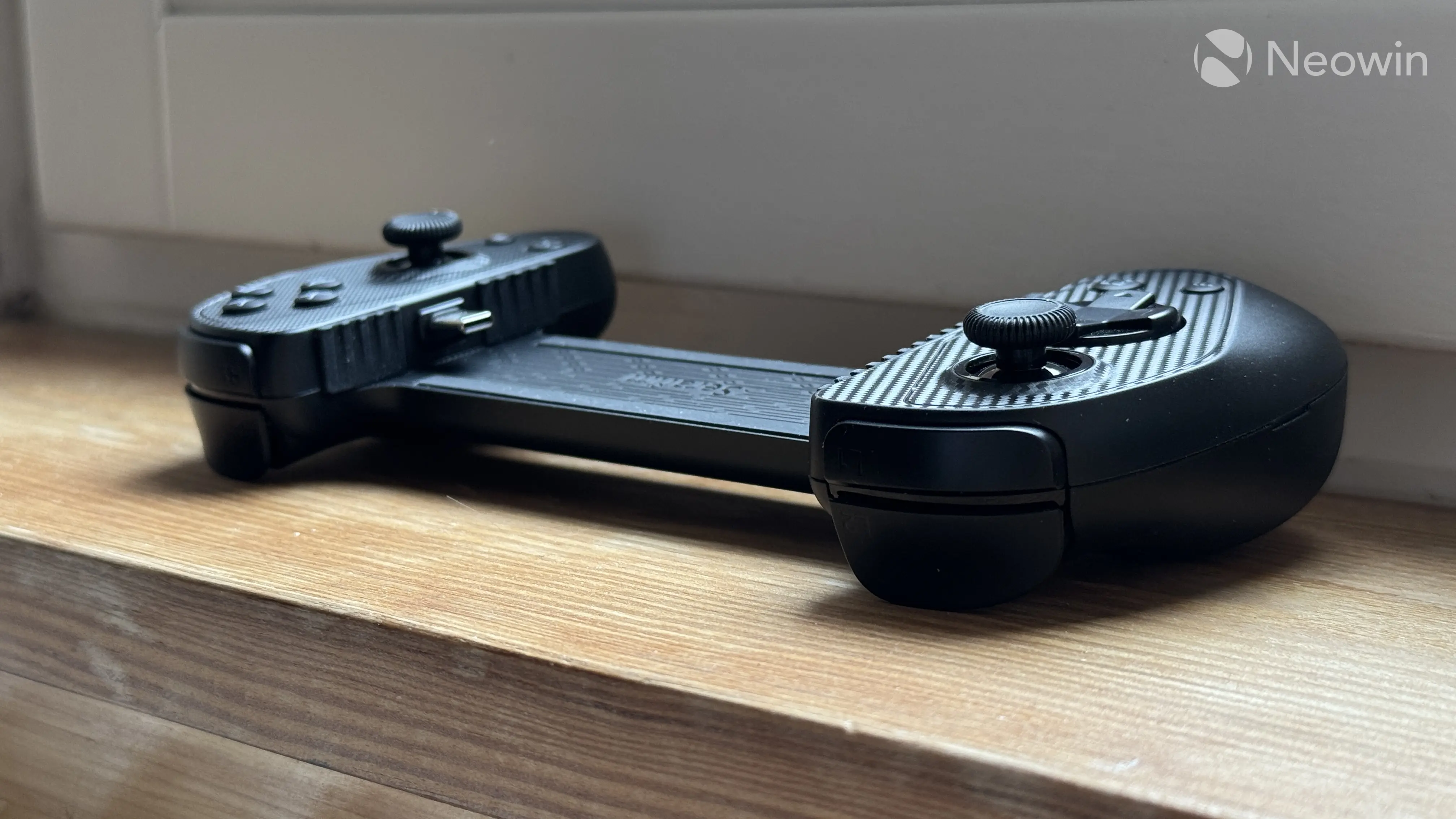 The Serafim S3 mobile gamepad