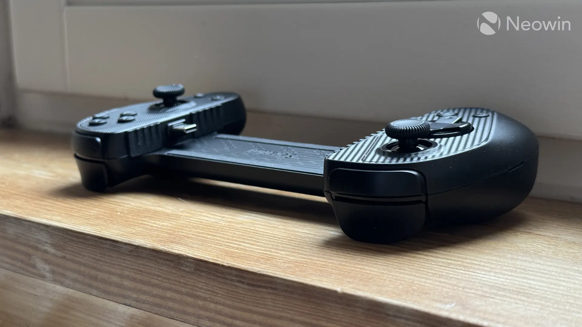 The Serafim S3 mobile gamepad