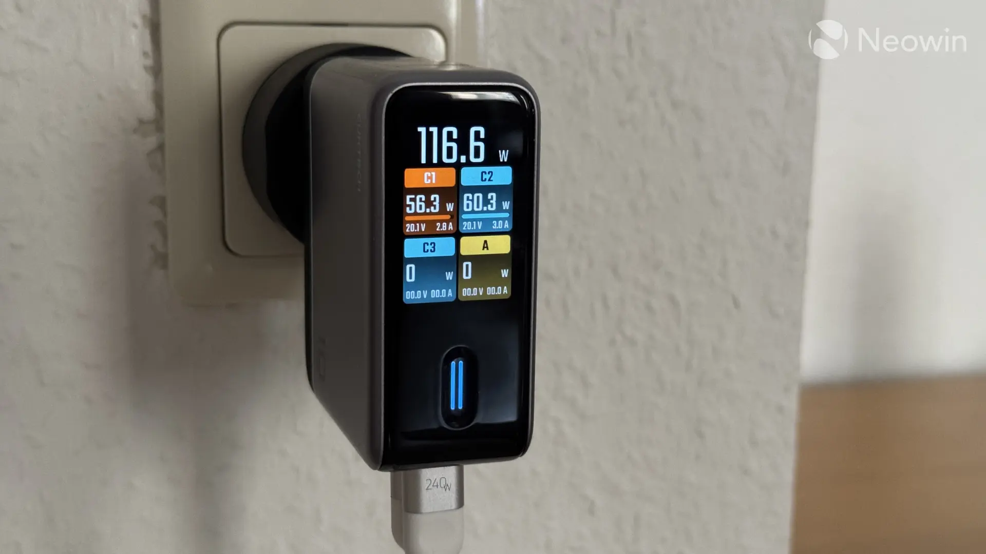 The Cuktech 10 Ultra charger