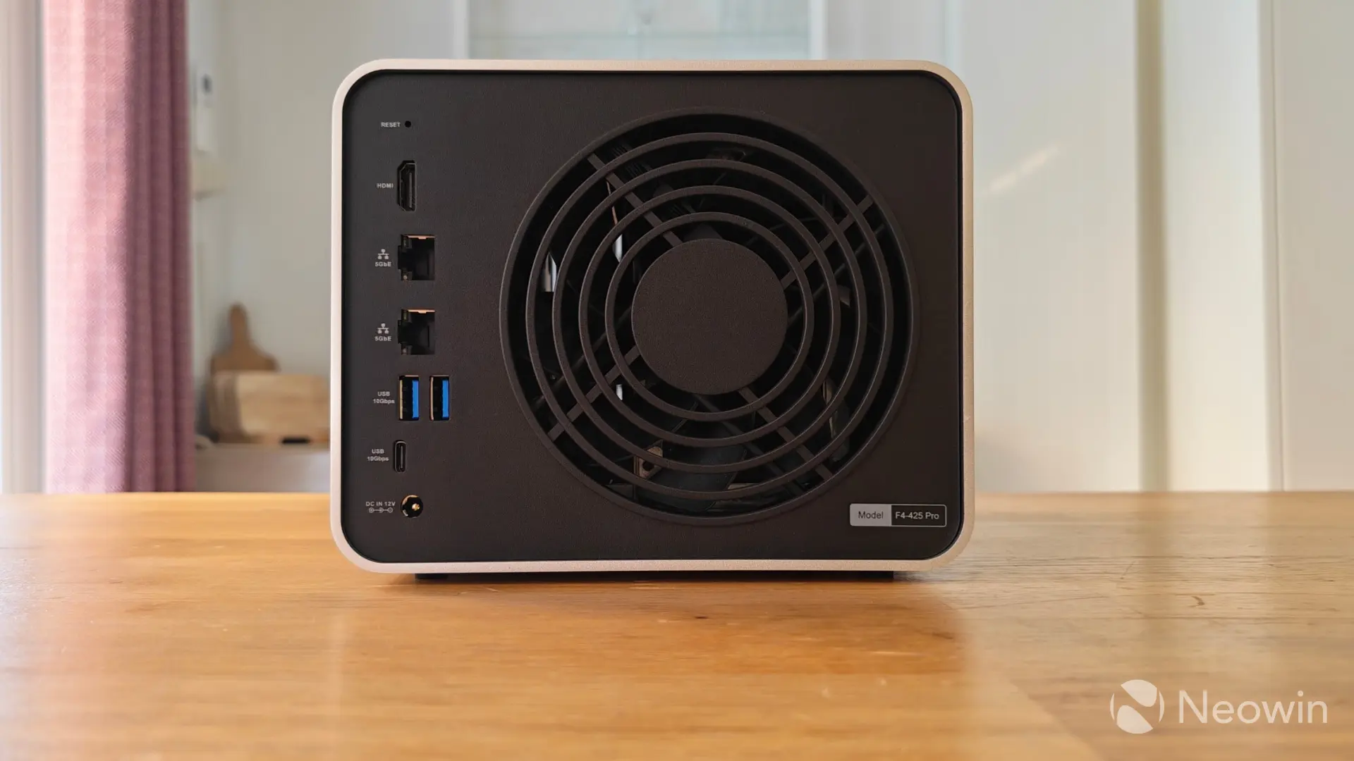 terramaster f4-425 Pro rear