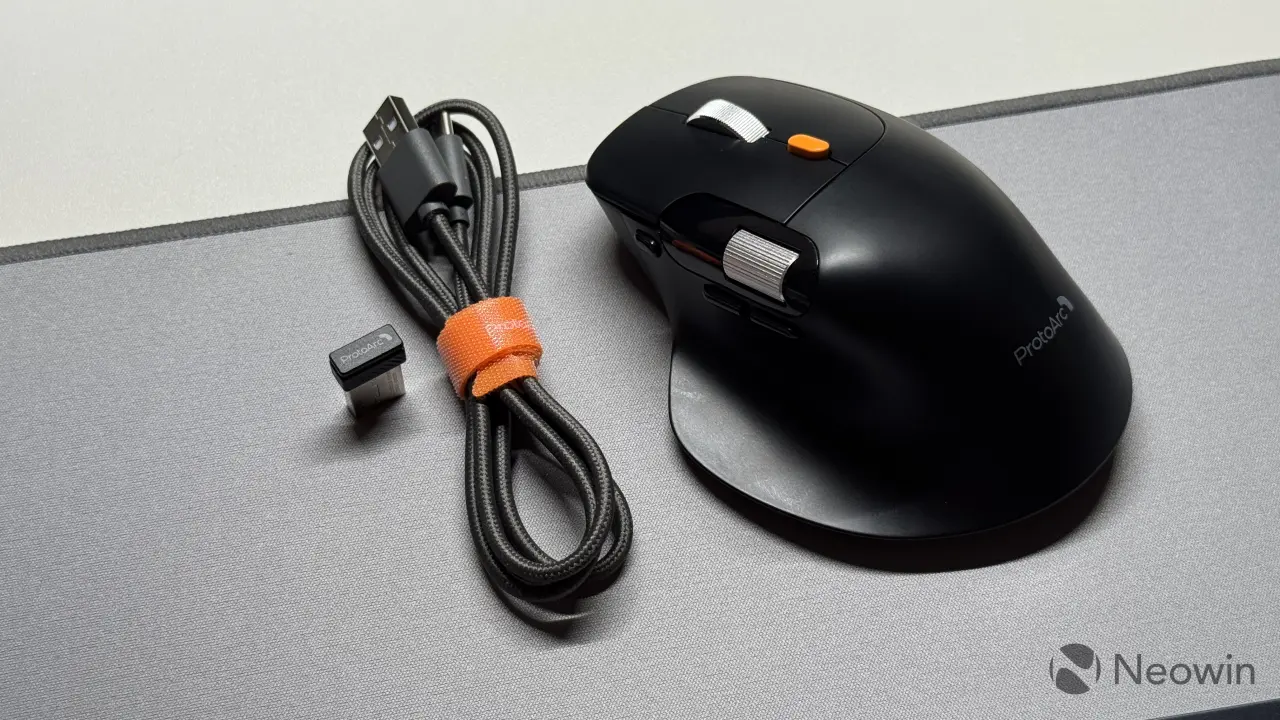 The ProtoArc EM25 mouse