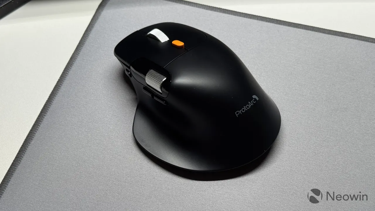 The ProtoArc EM25 mouse