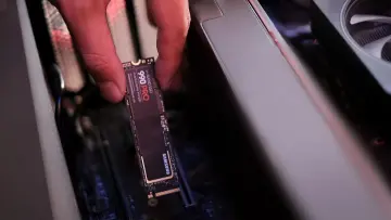 samsung 990 pro nvme ssd getting installed in a PC