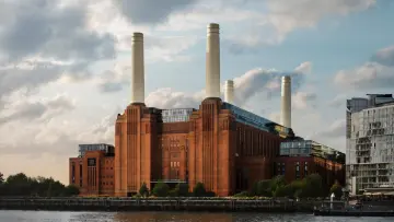 Apple opens 600-seat music venue in London